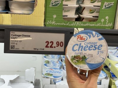 Cottage sýr v supermarketu