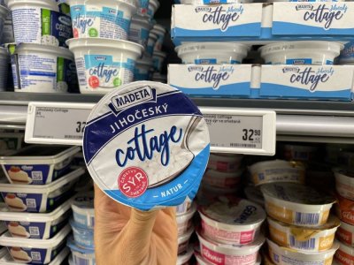 Cottage sýr v supermarketu