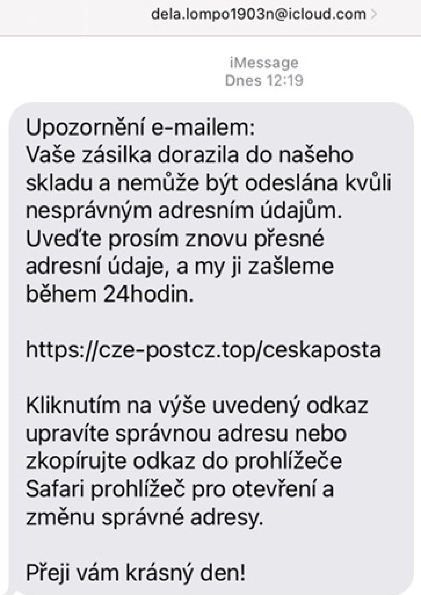 Podvodná SMS z České pošty, která upozorňuje na falešný balíček.