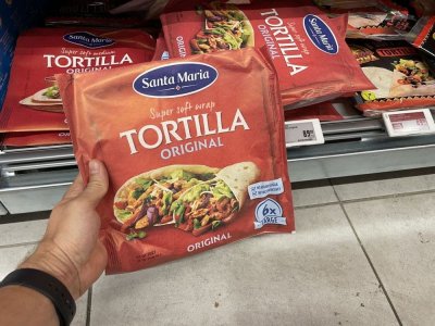 Balení tortill v rukou
