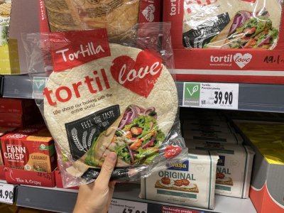 Balení tortill v rukou