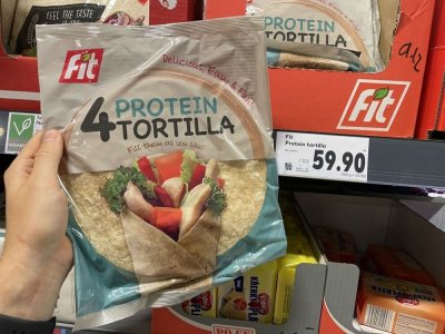 Balení tortill v rukou