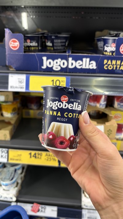 Jogobella s příchutí Panna Cotta (k dostání ve verzích višeň, jahoda, borůvka a broskev). S Clubcard aktuálně za 10,90 Kč.