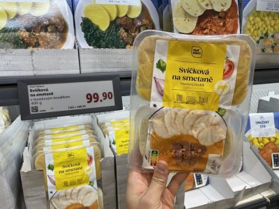 Svíčková na smetaně s knedlíkem v supermarketu