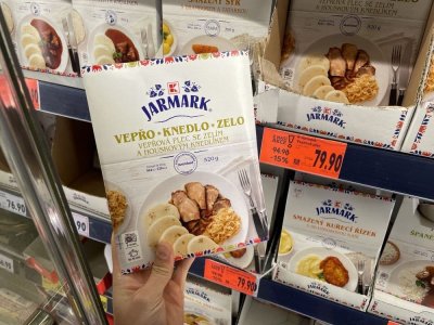 Vepřo knedlo zelo v supermarketu