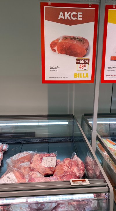 Maso v supermarketu v akci