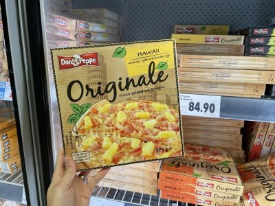 Mražená pizza v supermarketu
