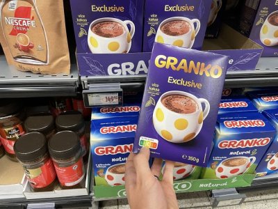Instantní kakaový nápoj v supermarketu
