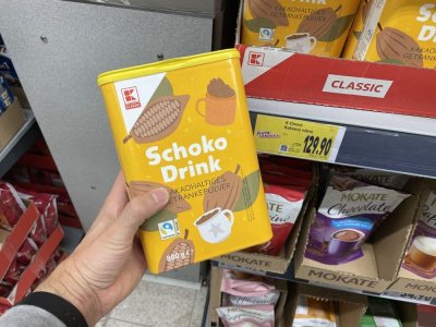 Instantní kakaový nápoj v supermarketu