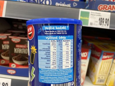 Instantní kakaový nápoj v supermarketu