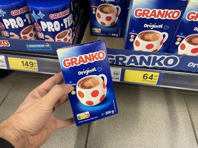 Instantní kakaový nápoj v supermarketu