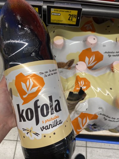 Kofola s příchutí vanilky v supermarketu
