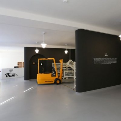 Vysokozdvižný vozík v expozici