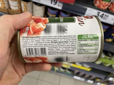 Etiketa na plechovce rajčat
