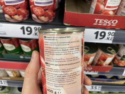Etiketa na plechovce rajčat