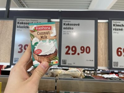 Kokosové mléko v supermarketu