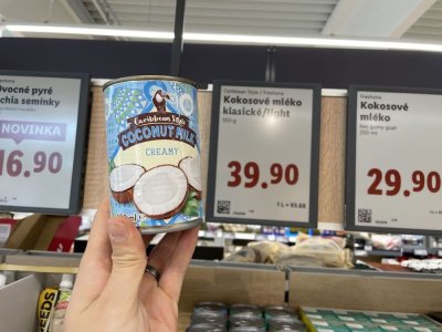 Kokosové mléko v supermarketu