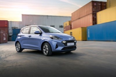 Světlé modrý model hyundai