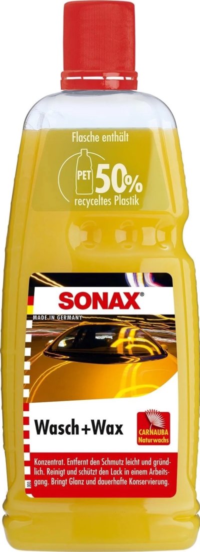 Lahev se žlutým šamponem na auto