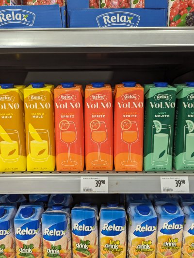 Džusy Relax v regálu