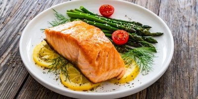 Steak z lososa se zeleninou