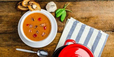 Guláš s topinkami s česnekem 