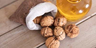 Látkový sáček s vlašskými ořechy 