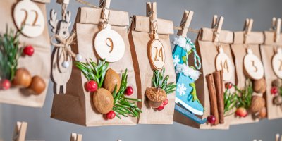 Doma vyrobený adventní kalendář z pytlíků