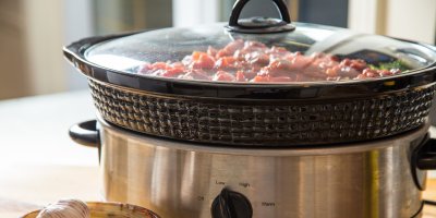 V pomalém hrnci se vaří masová směs