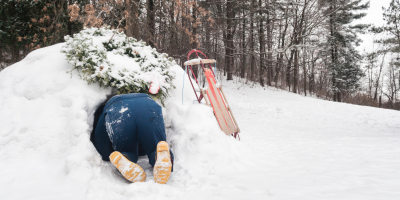 Stavět ve sněhu zabaví i dospělé