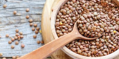 Syrová čočka v misce