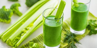 Sklenice se šťavou z celeru