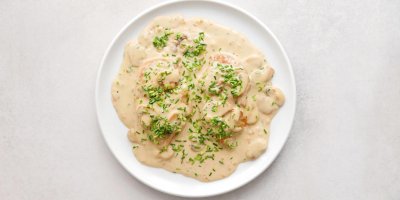 Když kuřecí prsa v lahodné smetaně takhle vidíte, neříkejte, že byste si nedali!