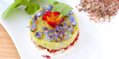 Jedlé květy využijete v salátech, pomazánkách, v osvěžujících nápojích i ve sladkém pečení