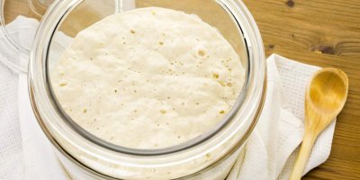 Chlebový kvas ve sklenici