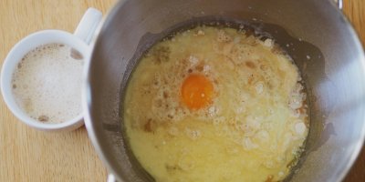 Zadělávání těsta v míse