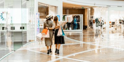 Velká nákupní střediska se otevřou podle plánu vlády 8. června 