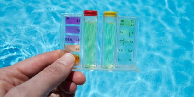 Základem čisté vody v bazénu je pravidelná péče a správná úprava hodnoty pH