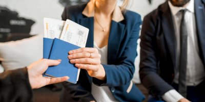 Místo letenek dostávají klienti vouchery 