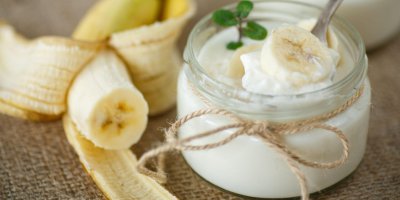Řecký jogurt s banánem je ideální svačina