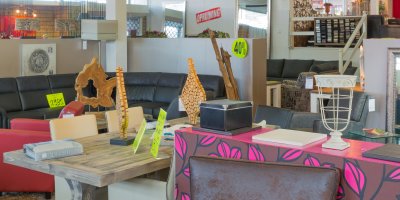 Letní slevy jsou i na nábytek, některé řetězce rozdávají speciální kupóny na nákup se slevou v letácích 