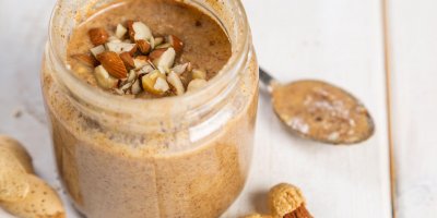 Domácí mandlové máslo s kokosem