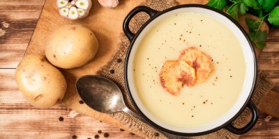 Bramborový krém v hrnci