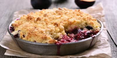 Švestkový crumble ve formě