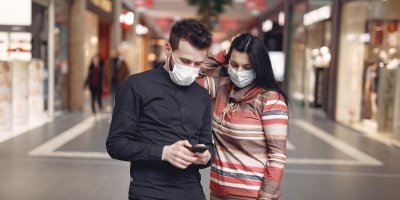 Minimálně v nadcházejících pár týdnech nás nejspíš nečeká zavírání obchodních center a prodejen