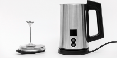 Elektrický napěňovač mléka je velmi praktický pomocník do kuchyně pro všechny, kteří si rádi dopřávají kávu s bohatou pěnou