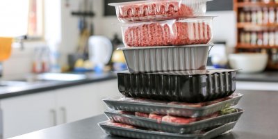 Podle odborníků hrozí zdražování, menší řeznictví však nesouhlasí a váží si nakupujících zákazníků