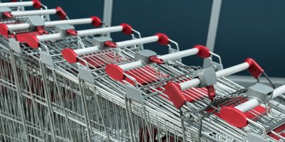 V prodejnách smí být jen jedna osoba na 15 metrů čtverečních. Mnoho obchodů řeší jejich počítání přes povinné nákupní vozíky