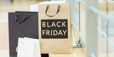 Kde se vyplatí koupit v rámci Black Friday iPhone, chytré hodinky či televizi? Aktuální přehled slev