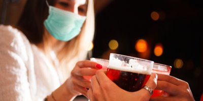 Ode dneška musejí restaurace zavřít už ve 20 hodin